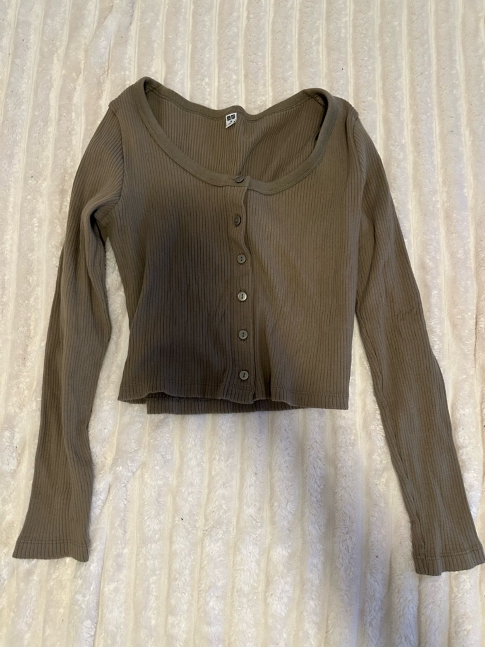 Uniqlo green cropped long sleeve